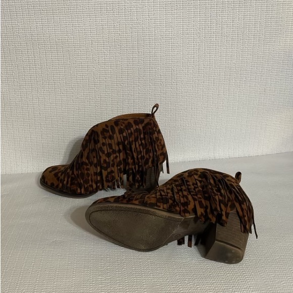 Mata fringe animal print booties, size 9 - Picture 2 of 11